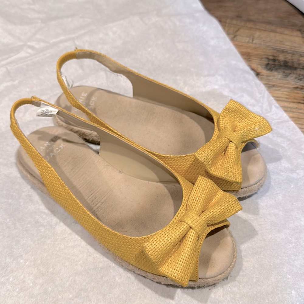 Janie & Jack girl’s shoes only wore once size 13